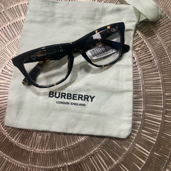 NWT 🔥🔥 Burberry eyeglasses!
